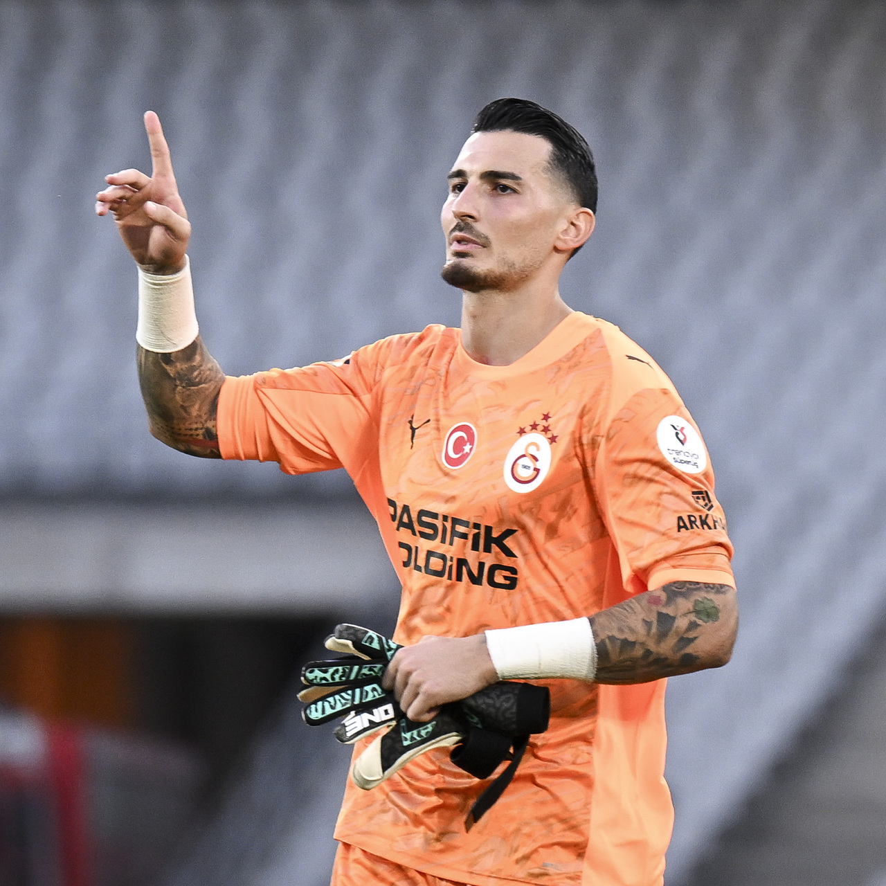 Uğurcan Çakır Alanya’da duvar ördü!