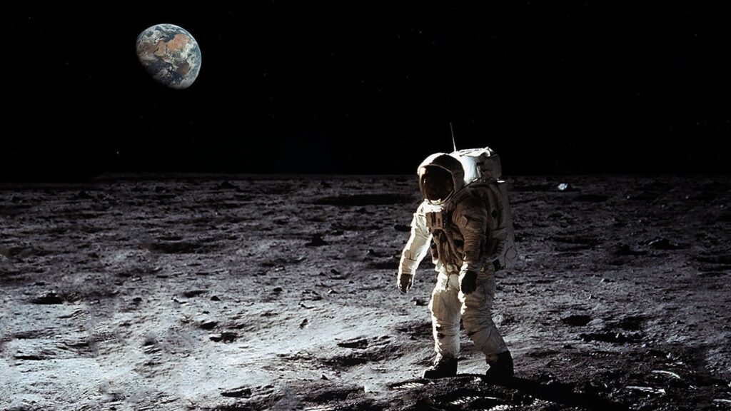 ‘Uzayda saldırı altındayım’ diyerek paraları götürdü