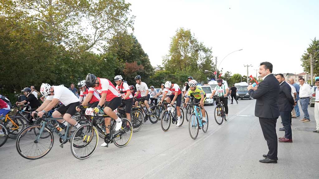 YENİŞEHİR’DE 32 YIL SONRA BİSİKLET YARIŞI DÜZENLENDİ