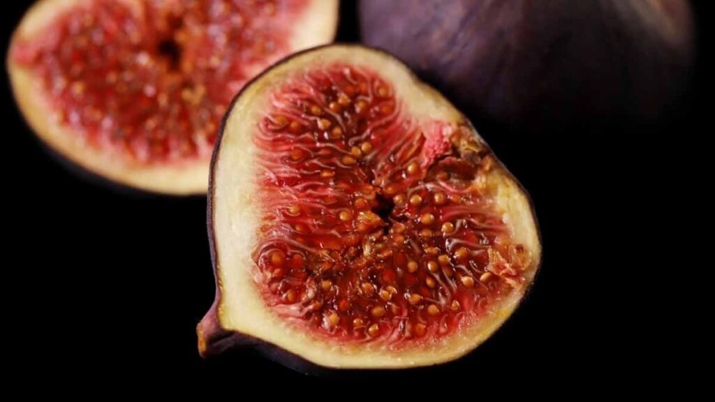 Yediğimiz incirlerin içinde gerçekten eşek arısı var mı? Bilim merak edilen soruyu yanıtladı