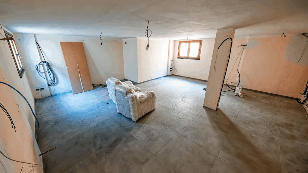 Yeni evlerini tadilat eden aile duvarın içinde buldukları şeyle sarsıldı