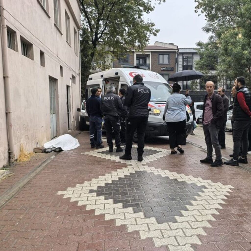 Yol kenarında ölü bulundu