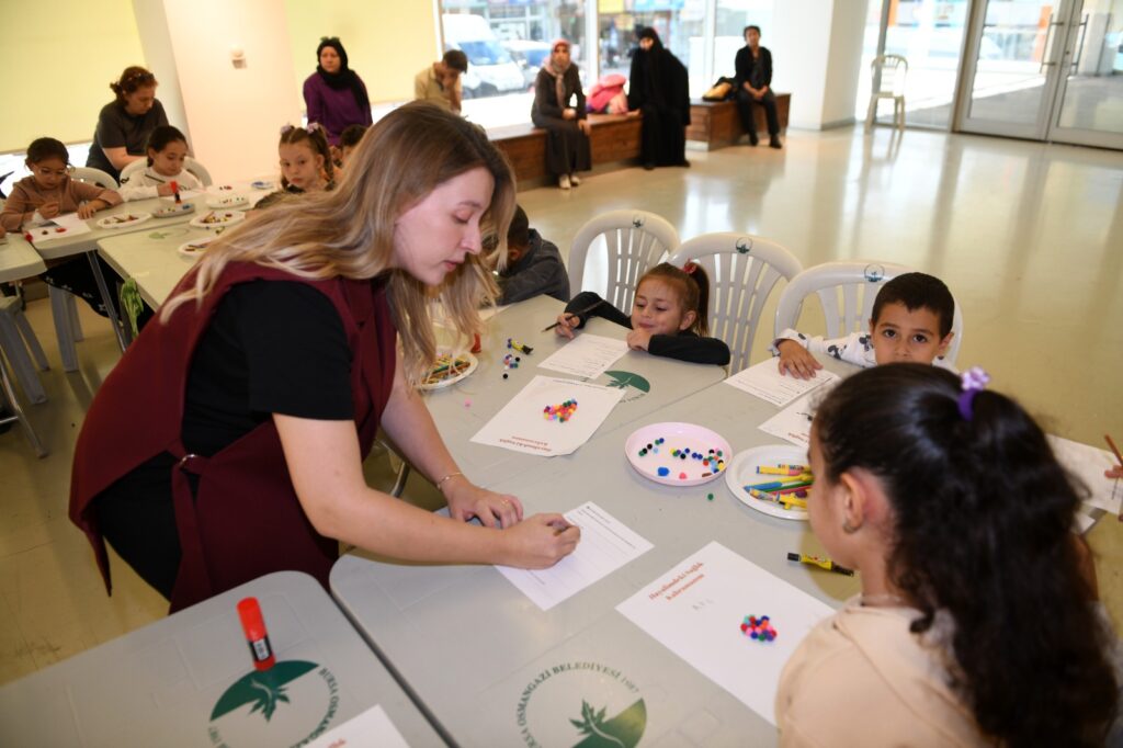 Osmangazi’de çocuklar oyunlar oynayarak sağlıklı beslenmeyi öğreniyor