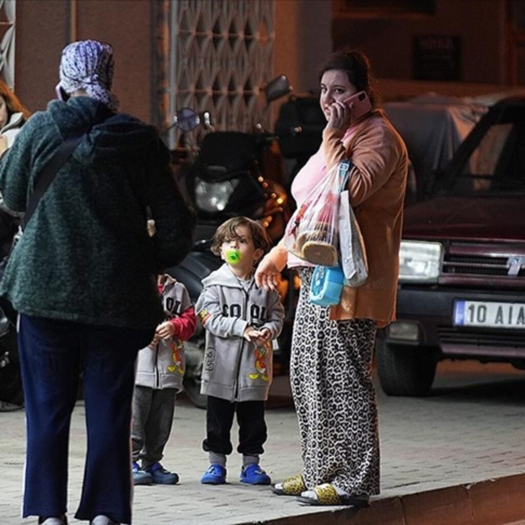 Sındırgı’da 6,1 büyüklünde deprem