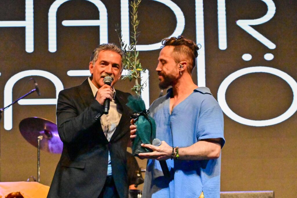 32. Uluslararası Gemlik Zeytini Festivali’nde Bahadır Tatlıöz Coşkusu