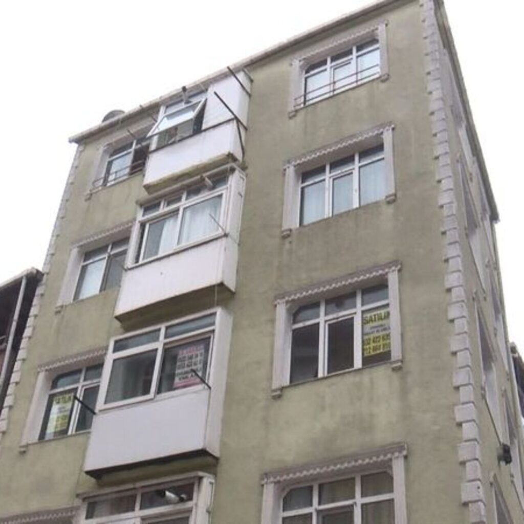 5’inci kattan düşen kadın hayatını kaybetti!