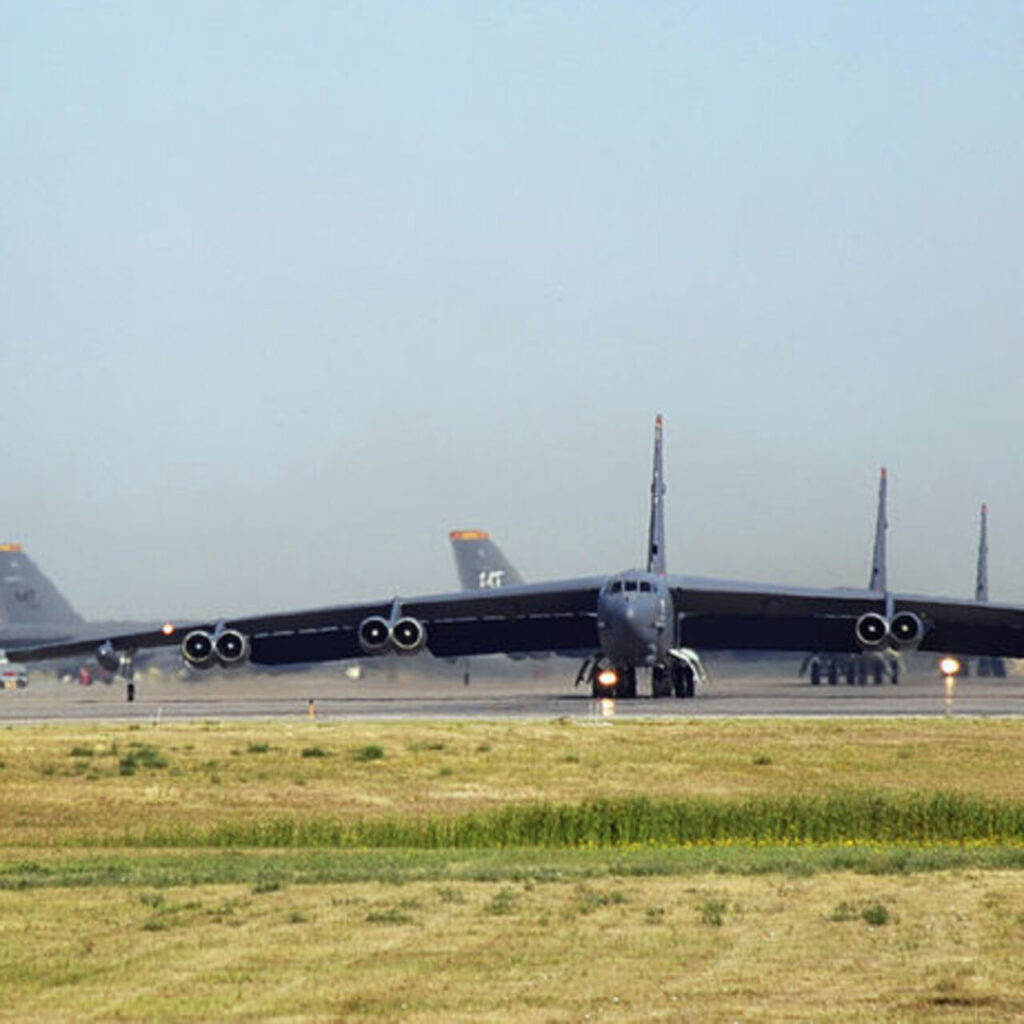 ABD ordusu Venezuela açıklarında toplanıyor