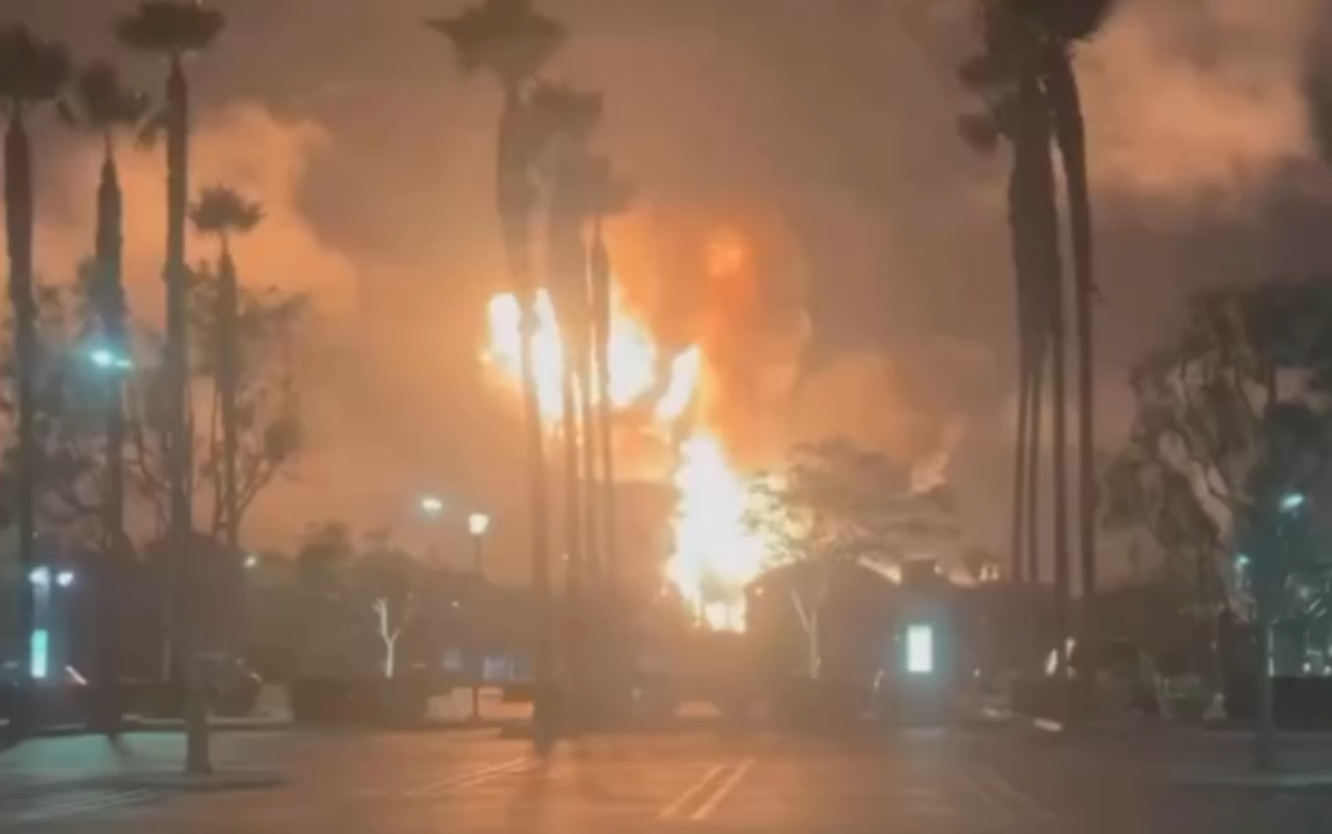 ABD’nin dev rafinerisinde patlama: Yangın devam ediyor