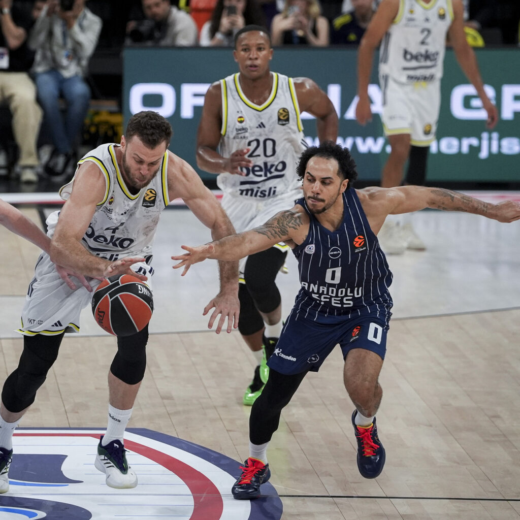 Avrupa’da Türk derbisinde kazanan Fenerbahçe Beko!