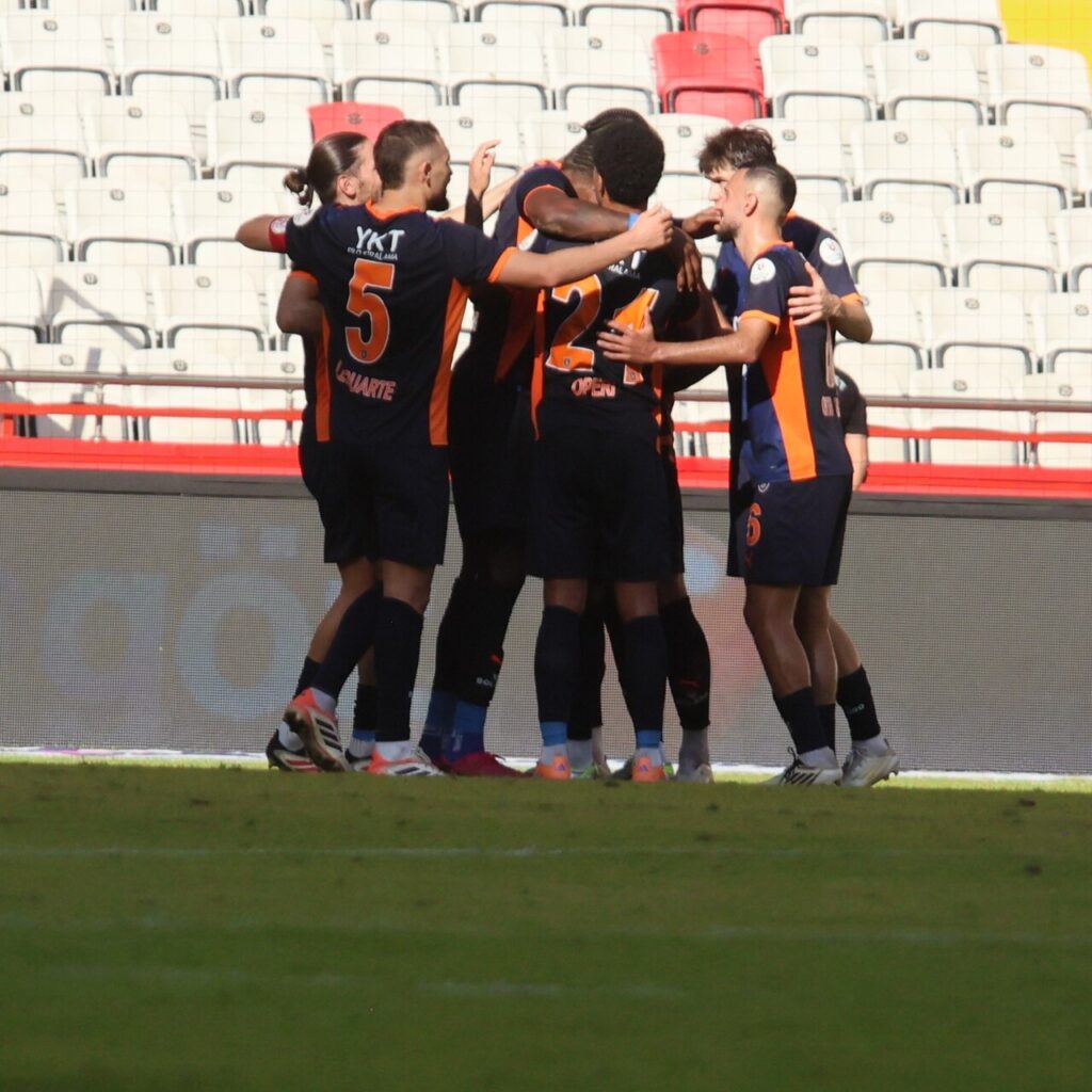 Başakşehir kabustan 4 golle uyandı!