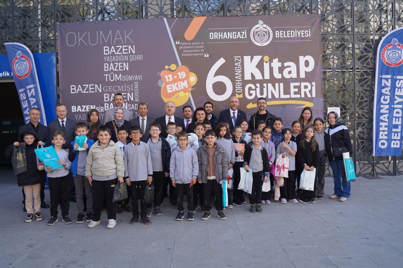 Başkan Aydın ve Protokol, Orhangazi Belediyesi 6. Kitap Günlerinde Stantları Gezdi