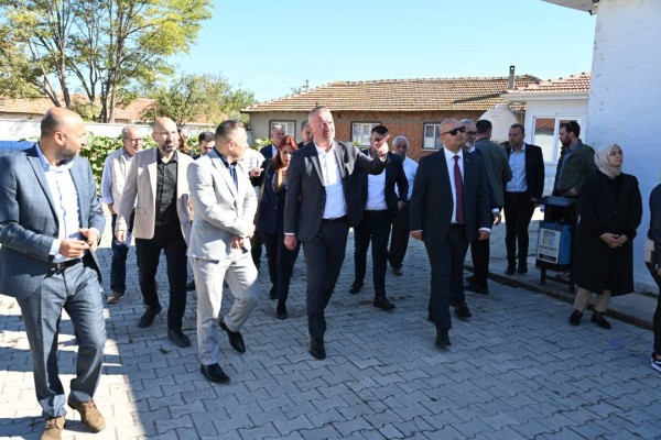 Başkan Karabatı: “Masa başı belediyeciliği yapmıyoruz, her gün sahadayız”