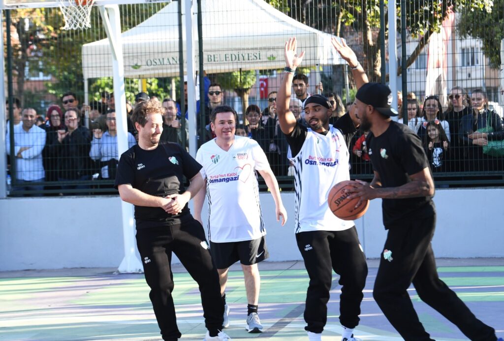 Osmangazi’de Basketler Cumhuriyet İçin Atıldı