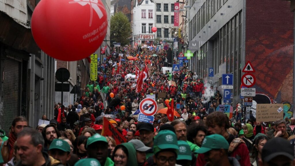 Brüksel’de ülke greve gitti, havalimanlarında uçak uçmadı