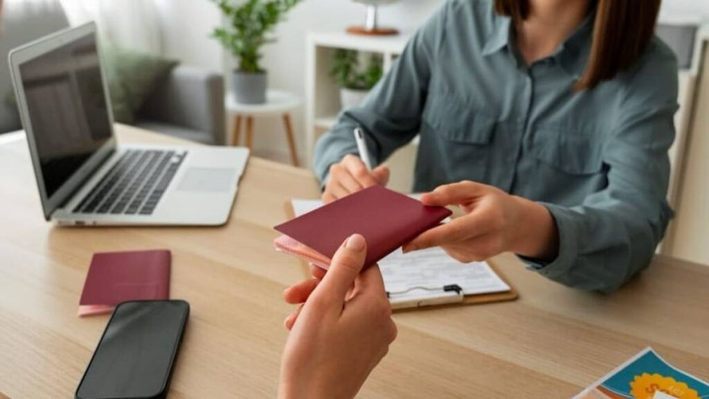 Bu kurala uymayan Türklerin yurt dışındaki oturum izni anında iptal edilecek