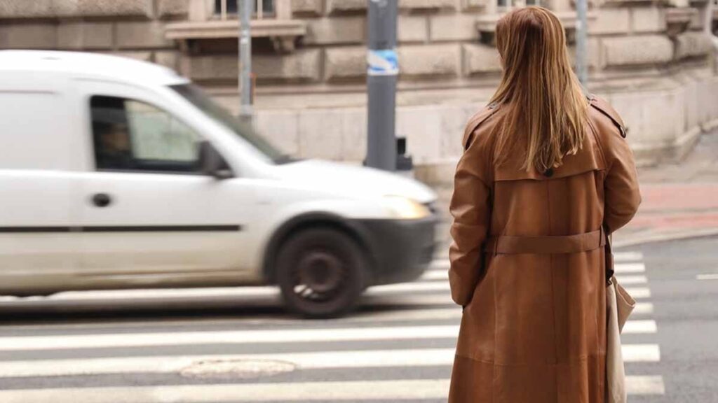 Bu ülkede yaya geçidinde durmayan sürücülere 3 ay hapis cezası veriliyor