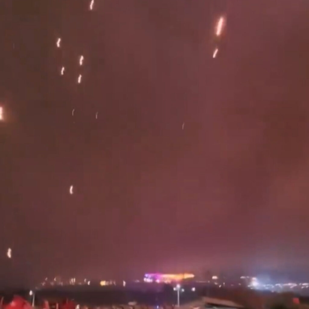 Çin’de havai fişek gösterisinde kaza!