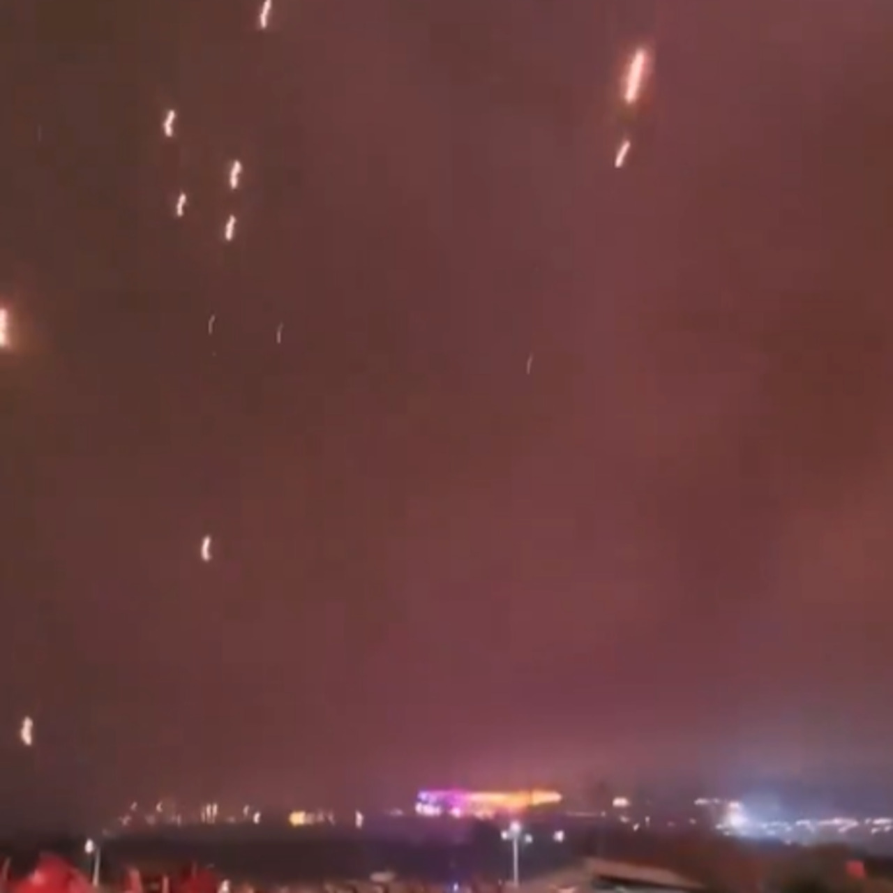 Çin’de havai fişek gösterisinde kaza!