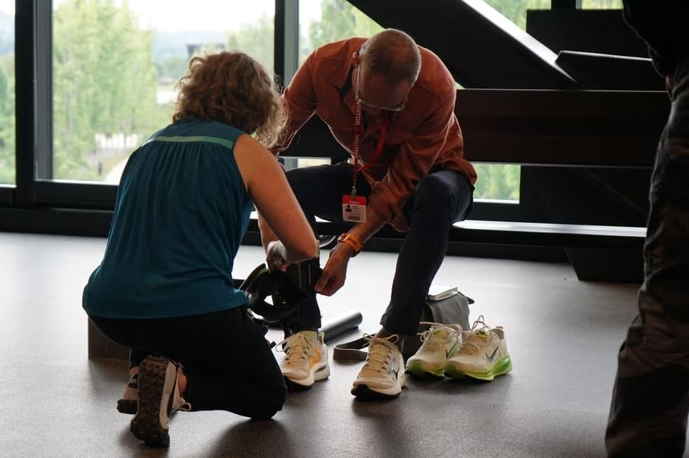 Dünyanın ilk motorlu ayakkabısı çıktı! Sizin yerinize koşuyor