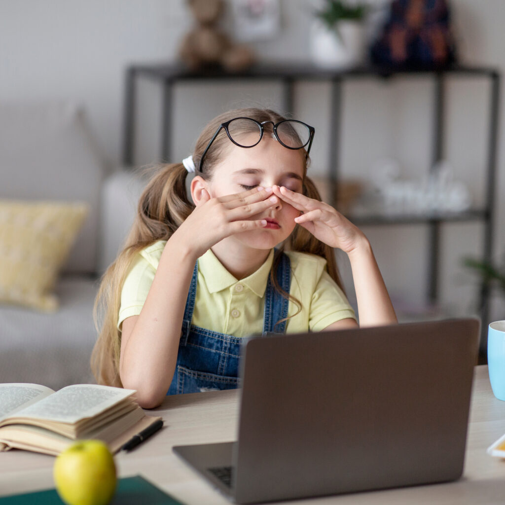Ekran bağımlılığı uyarısı: Çocuklarda gözlük kullanımı arttı