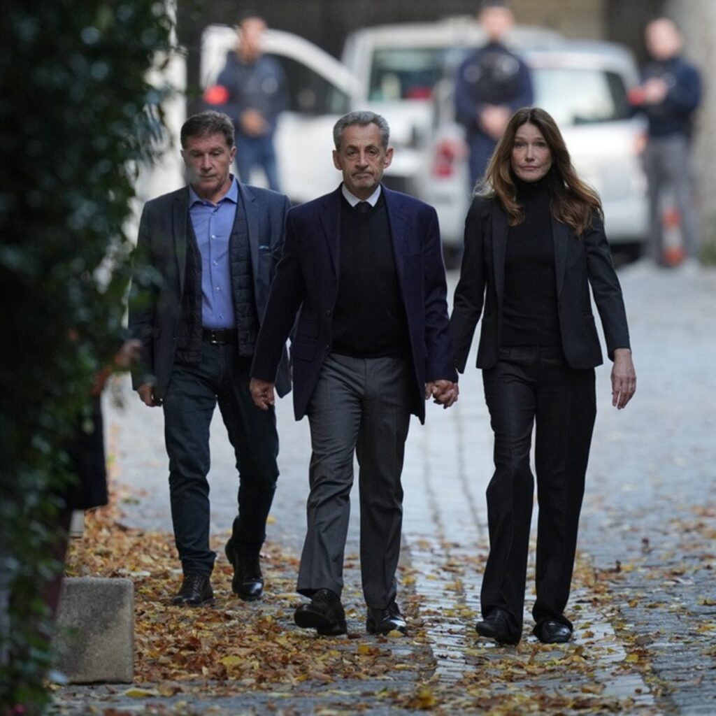 Eski Fransa Cumhurbaşkanı Sarkozy hapse girdi