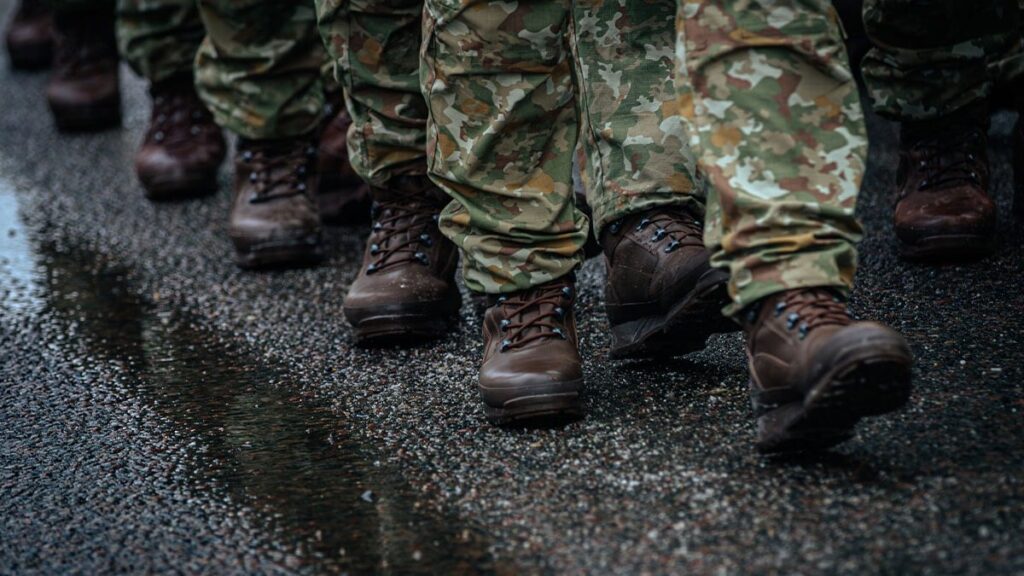 Evsizleri askere almaya başladılar