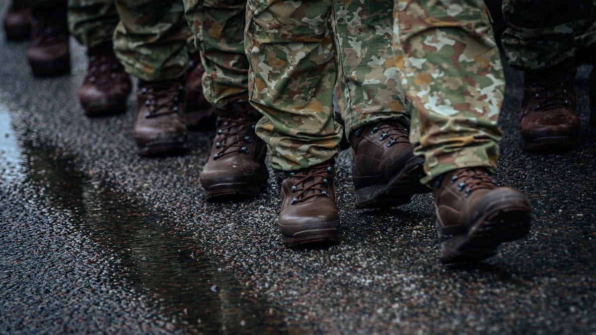 Evsizleri askere almaya başladılar