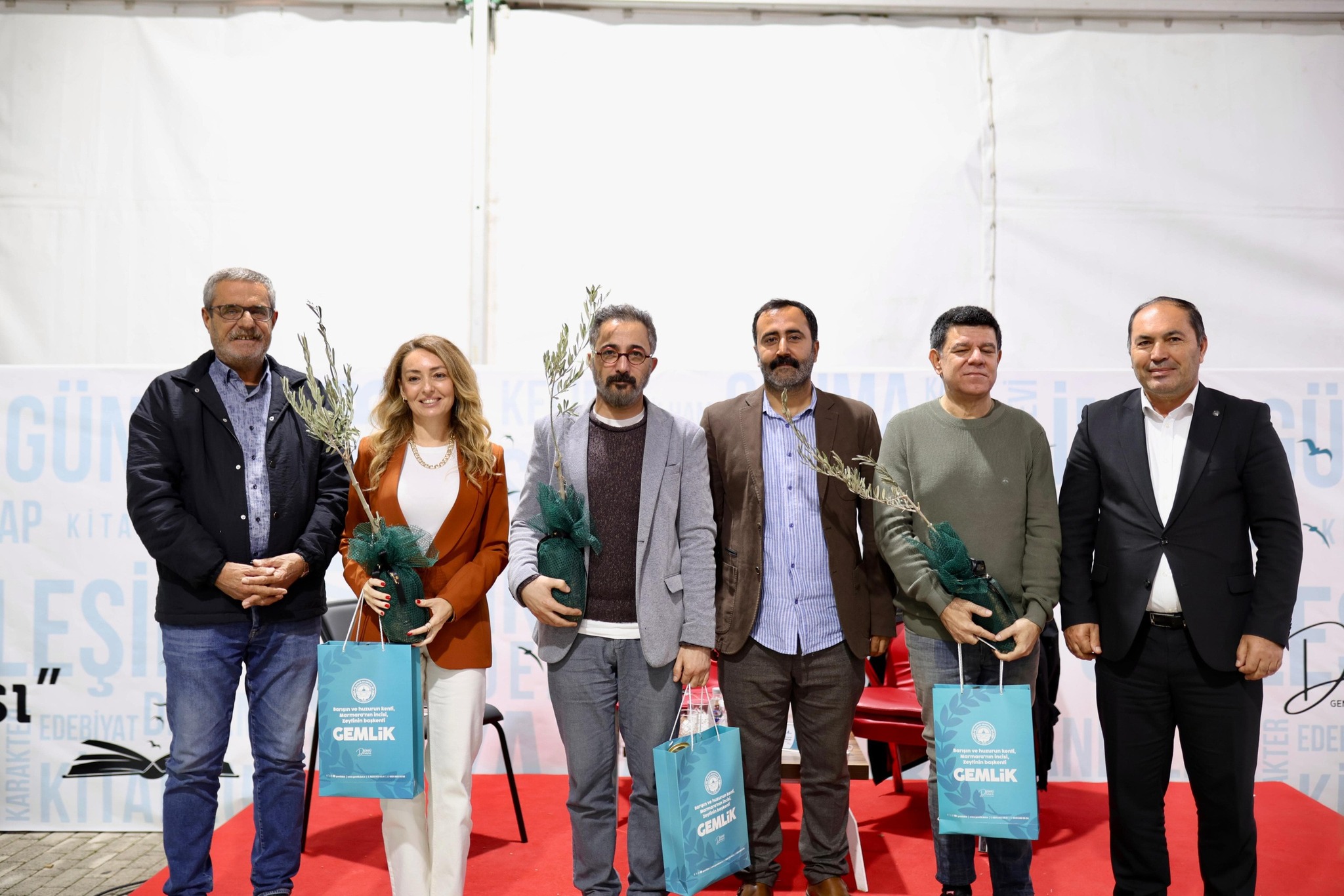 Gemlik Kitap Limanı’nda Murat Menteş ve Alper Canıgüz’den Edebiyat Dolu Final