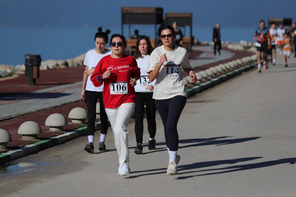Gemlik’te Cumhuriyet’in 102. Yılına Yakışan Cumhuriyet Koşusu