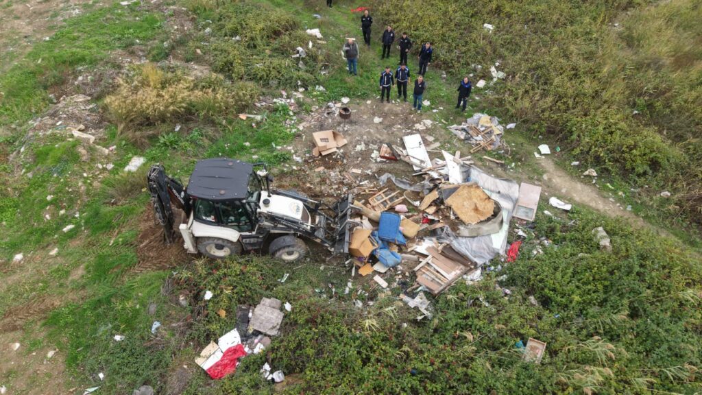 Gemlik’te Kaçak Barakaya Müdahale