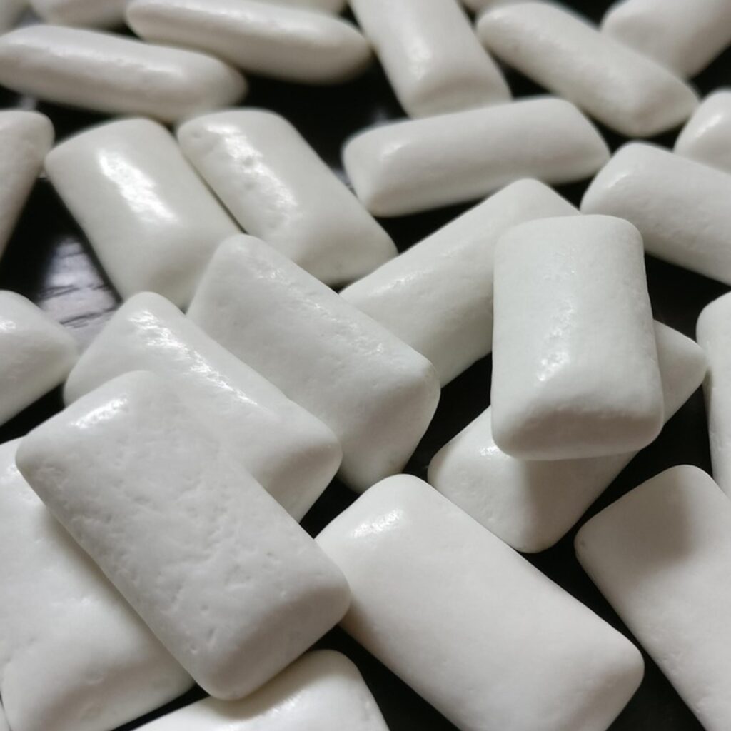 Gıdada kullanılması yasak ama market rafında!