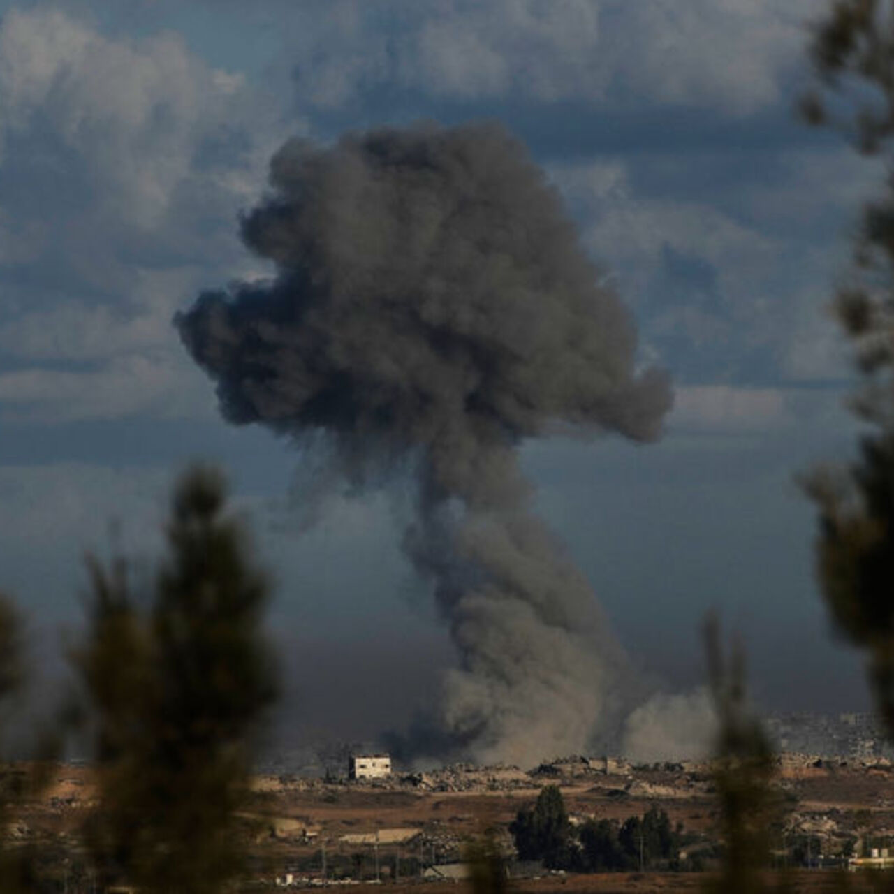 İsrail ateşkese rağmen Gazze’ye saldırıyor