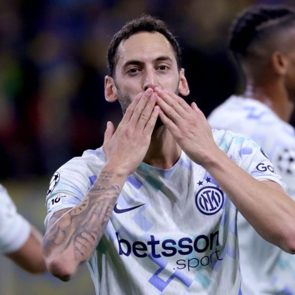 İtalya basınından Hakan’a tam sayfa övgü!