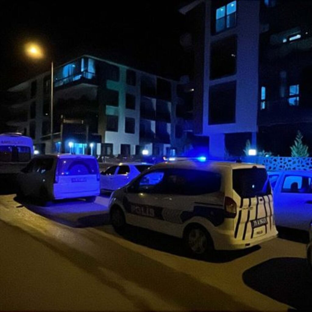 İzmir’de dehşet! Anne, baba ve oğulları ölü bulundu