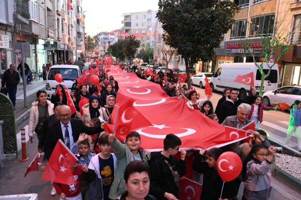KARACABEY’DE CUMHURİYET COŞKUSU SOKAKLARA TAŞTI!