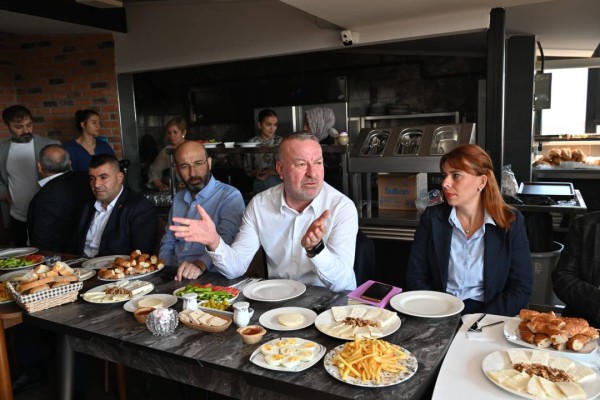 Karabatı’dan Sevgiyolu esnafıyla “prestij” buluşması