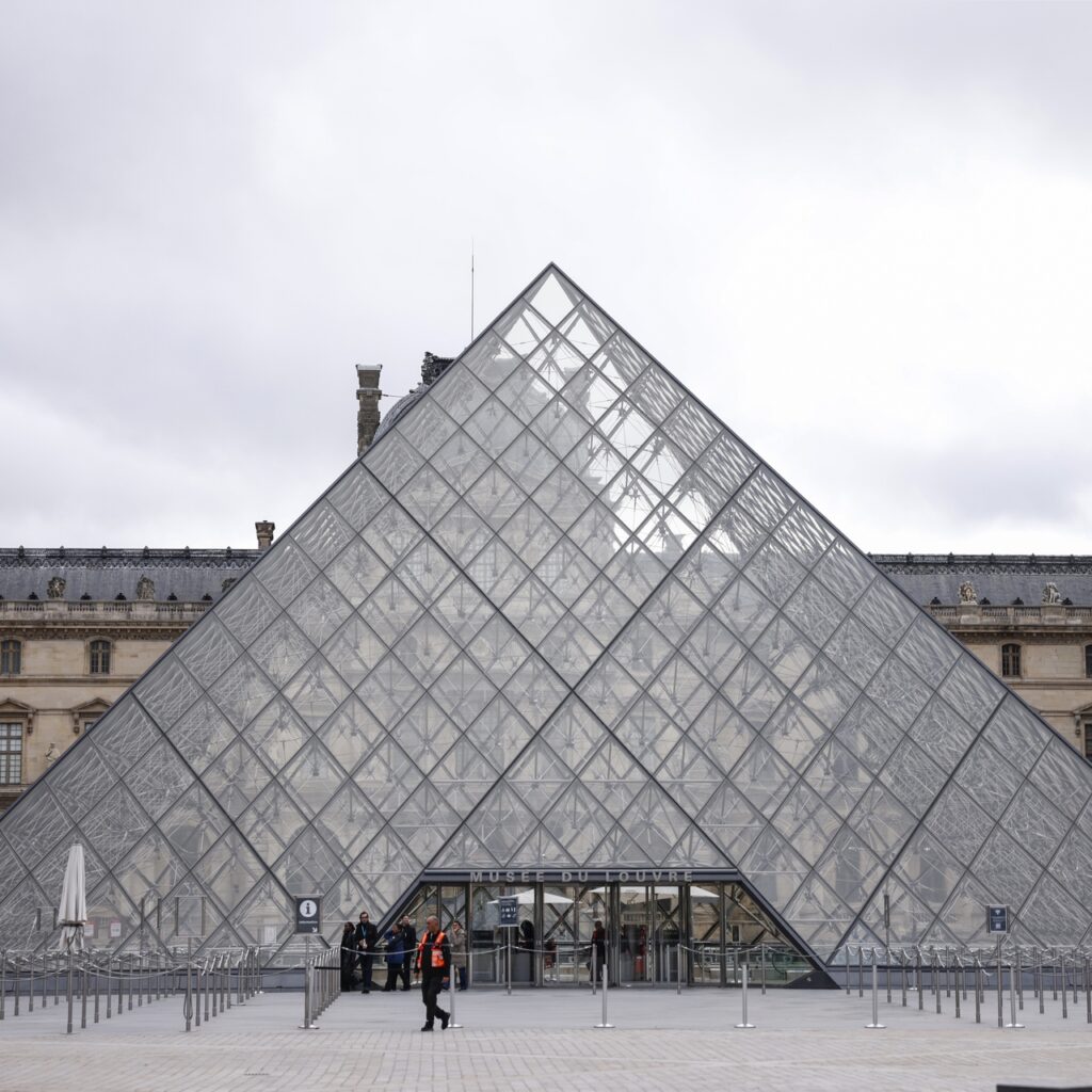 Louvre Müzesi soygununun maliyeti: 88 milyon avro