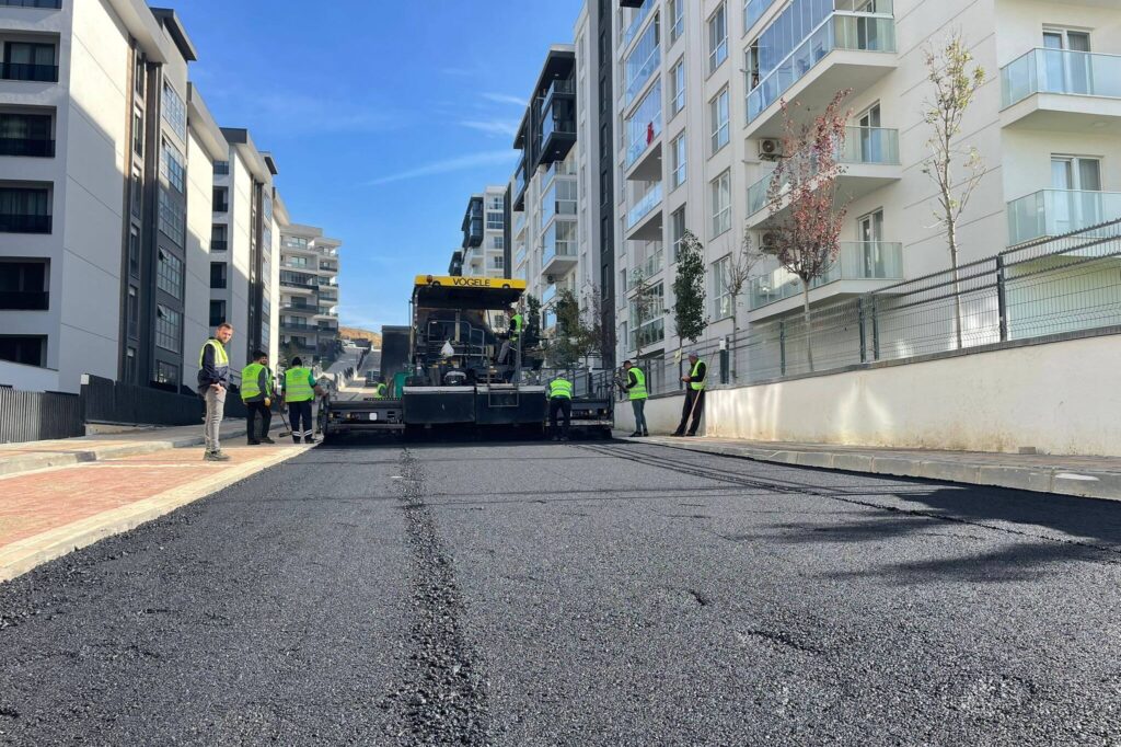Nilüfer Belediyesi Beşevler Sanayi Sitesi’nin yollarını yeniliyor