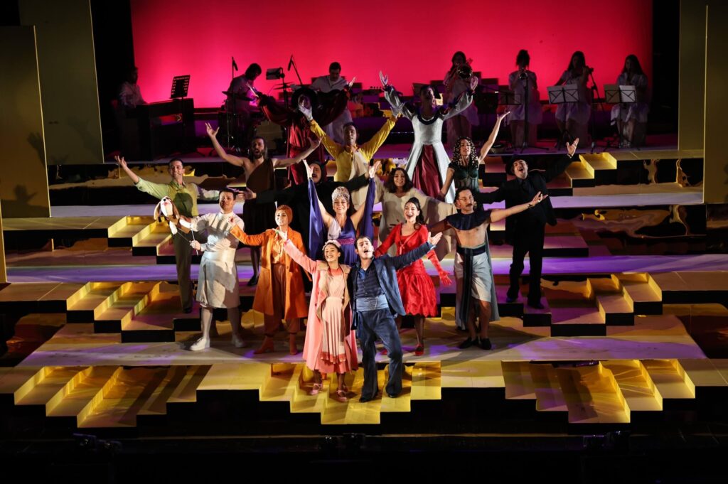 Nilüfer Kent Tiyatrosu’ndan “Lüküs Hayat” ile görkemli sezon açılışı