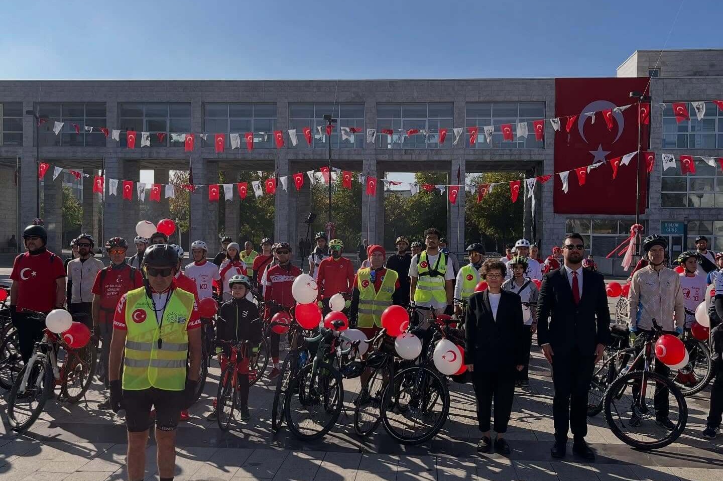 Nilüfer’de Cumhuriyet coşkusu pedallarla sokaklara taşındı
