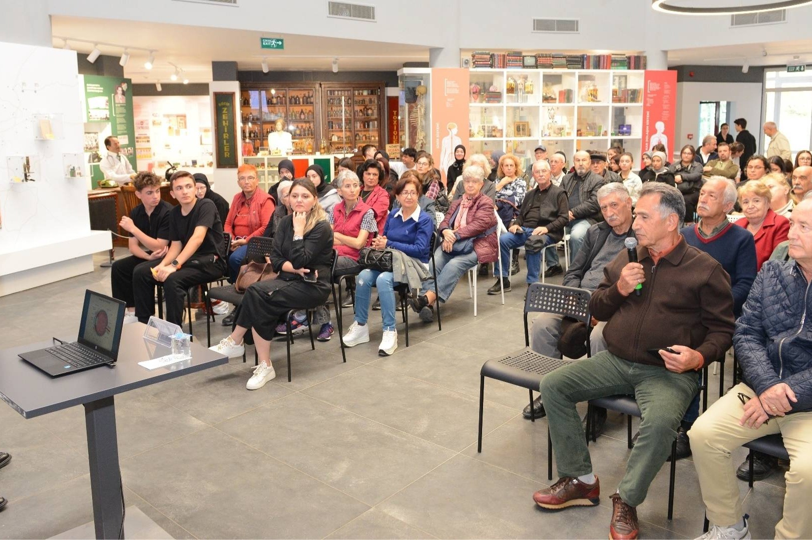 Nilüfer’de göz hastalıkları ve tedavileri anlatıldı