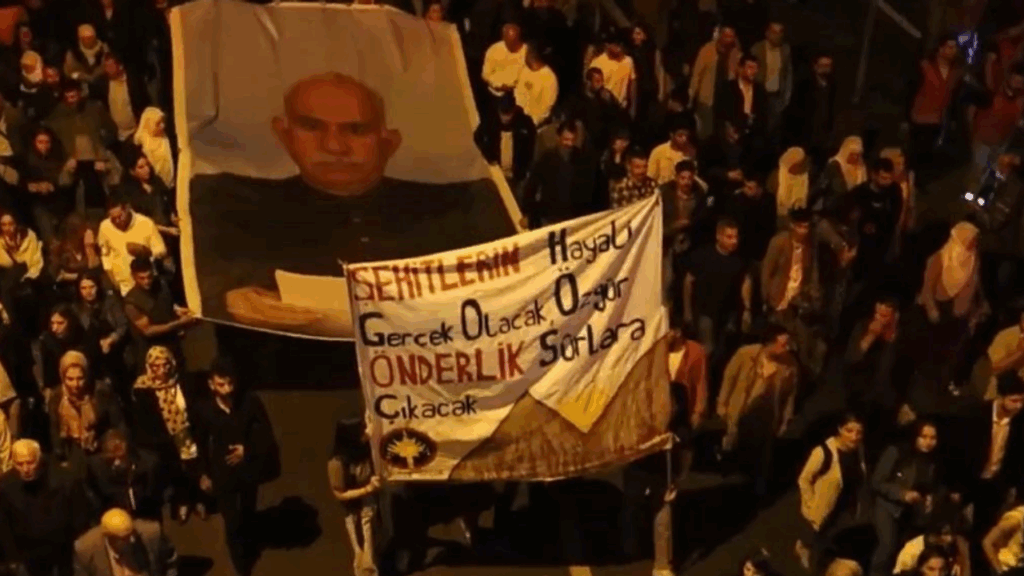 “Öcalan’a özgürlük” yürüyüşünde eylemciler polise “Düşman” dedi!