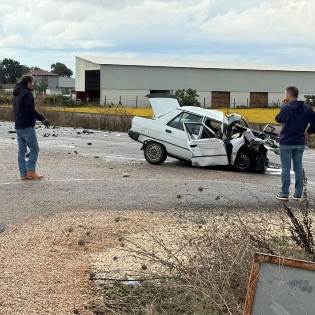 Öğrenci servisi ile otomobil çarpıştı: 2 ölü, 7 yaralı