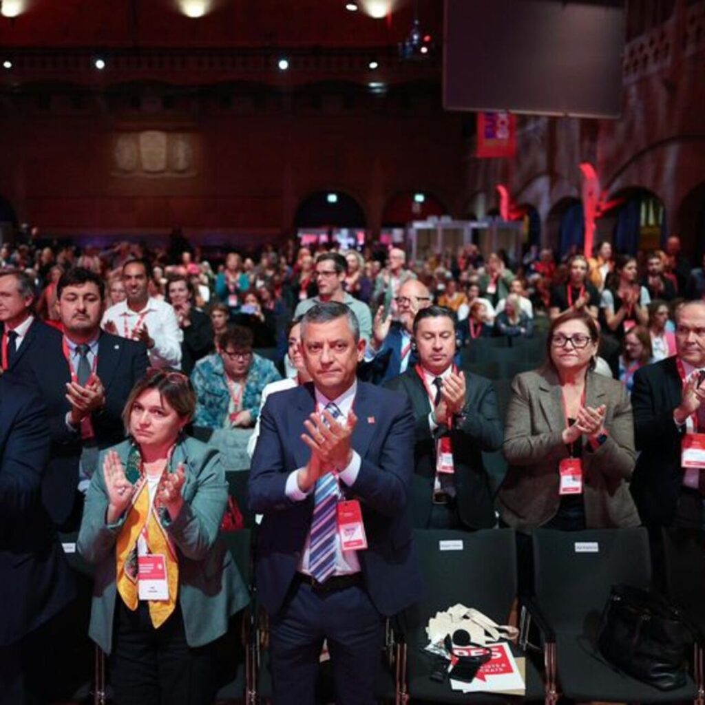 Özgür Özel, Hollanda’da kongreye katıldı