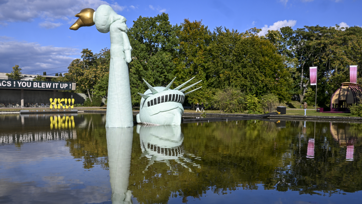 Özgürlük heykeli battı