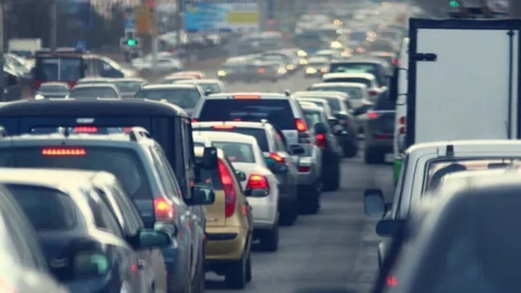 Plakasını silmeyen yandı, cezası var