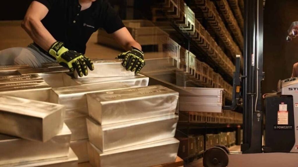 Sadece bir külçesi 64 milyon 625 bin TL! Zenginler tüm servetini tabelasız ve penceresiz bu binada saklıyor