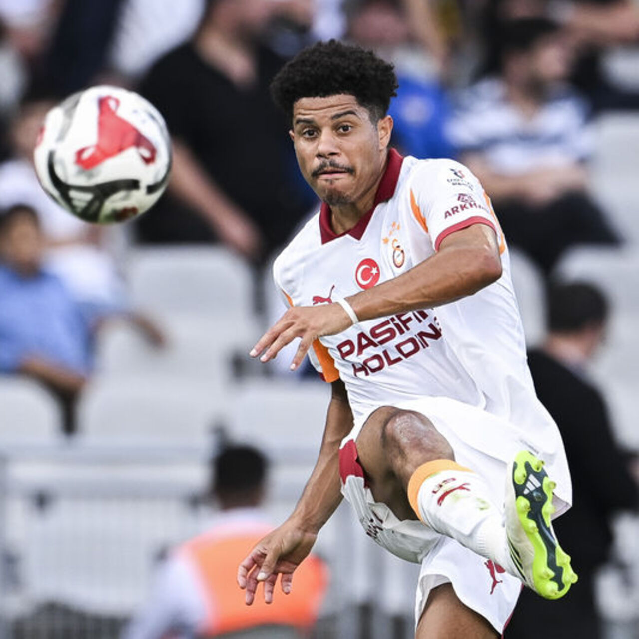 Sara’dan İlkay ile Sane’ye övgü!