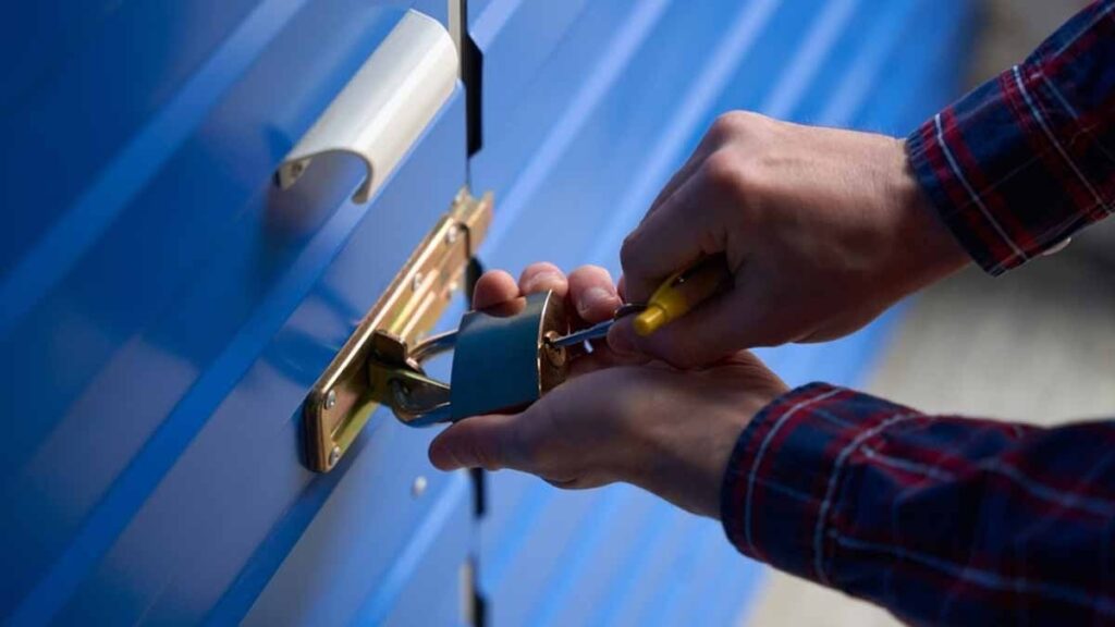 Satın aldığı deponun anahtarını çevirir çevirmez büyük bir sürprizle karşılaştı: Hayallerinin bile ötesinde…