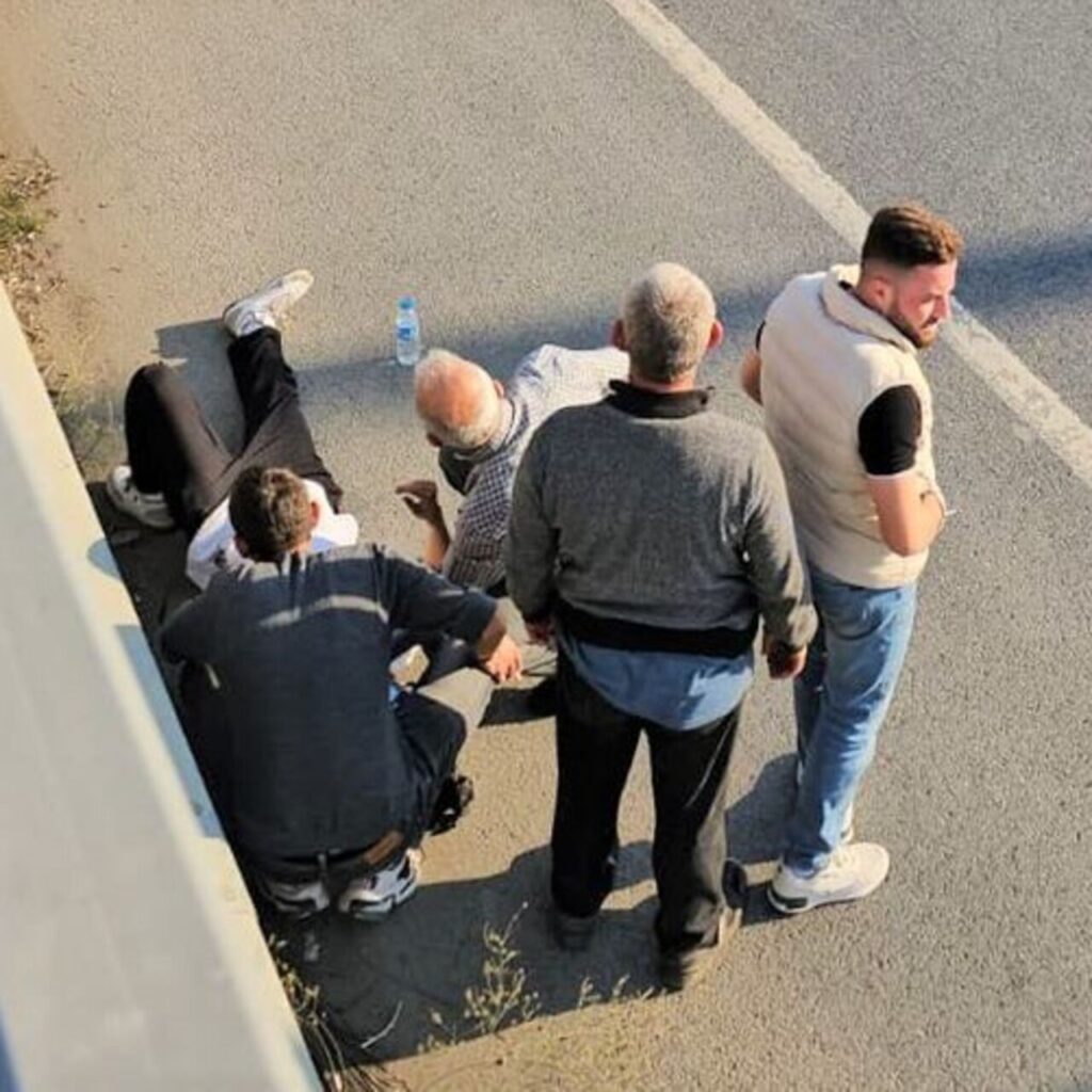 Tek teker şov 2 kişiyi yaraladı